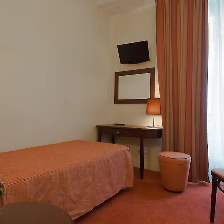 Le Faubourg Opera Париж