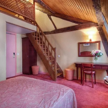Le Faubourg Opera Hotel