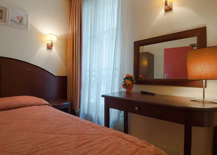 Le Faubourg Opera 2*