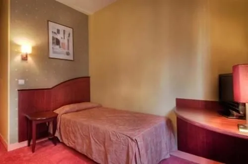 Le Faubourg Opera 2*