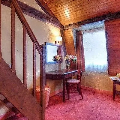 Le Faubourg Opera Hotel