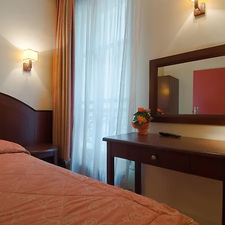 Le Faubourg Opera 2*