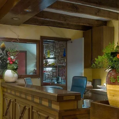 Le Faubourg Opera 2*