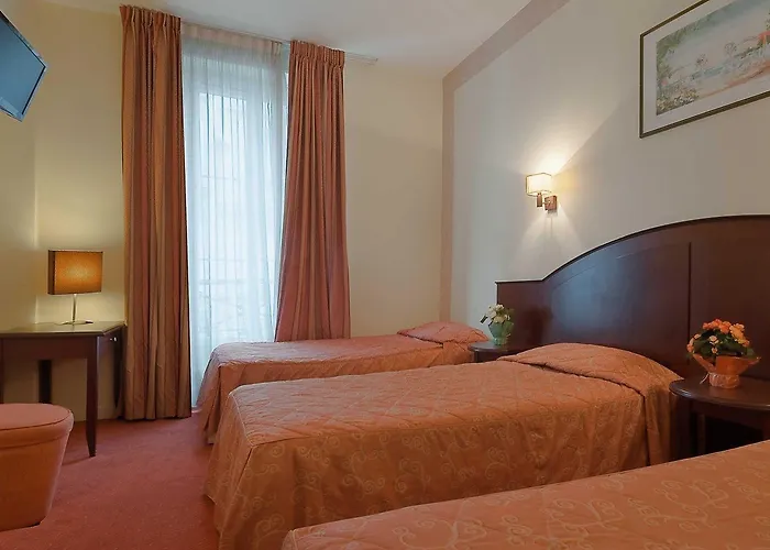 Le Faubourg Opera Hotel