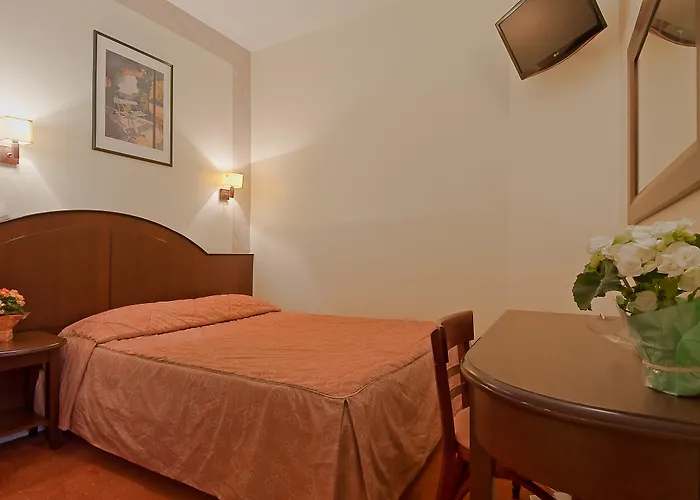 Le Faubourg Opera Hotel 2*