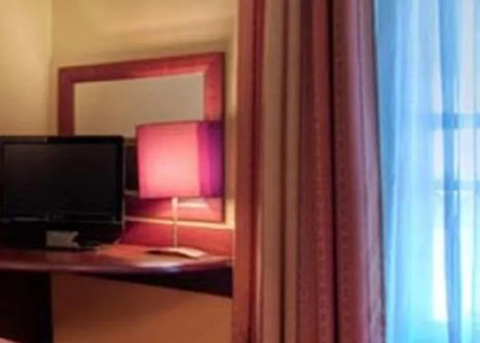 Le Faubourg Opera Hotel