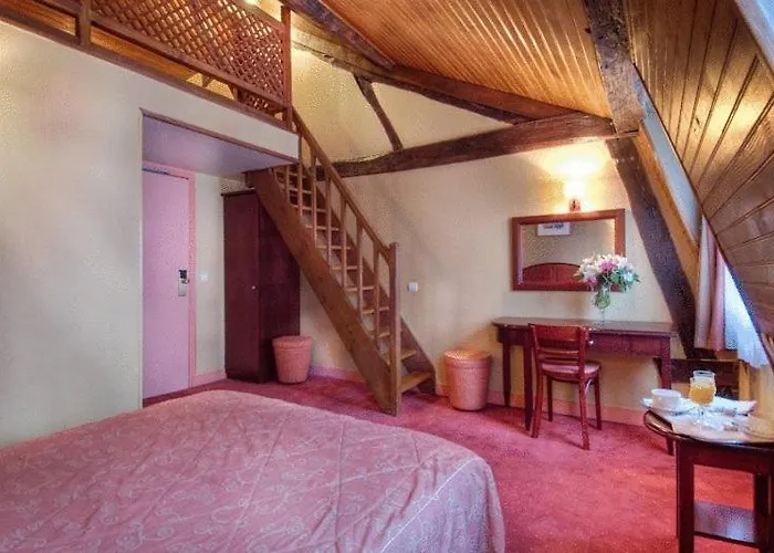 Le Faubourg Opera Hotel