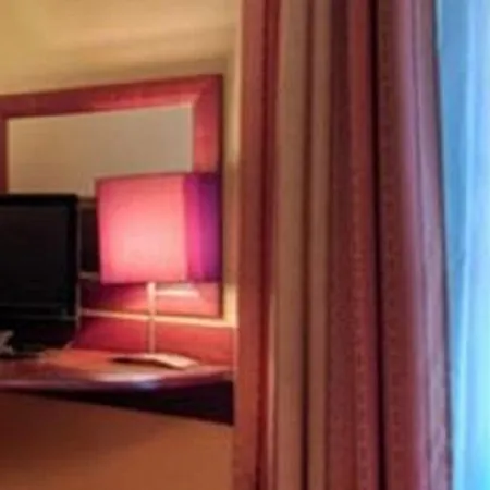 Le Faubourg Opera Hotel