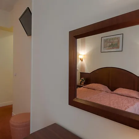 Le Faubourg Opera 2*