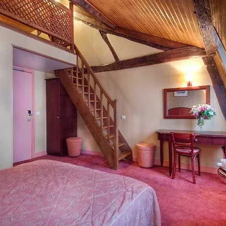 Le Faubourg Opera Hotel